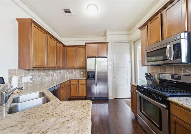 5th image of 1838 Woodbend Village Ct, Houston, TX 77055 | MLS# 75822697
