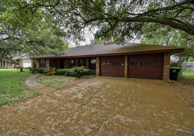 3rd image of 718 Partridge Ln, Eagle Lake, TX 77434 | MLS# 90611946