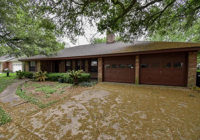 4th image of 718 Partridge Ln, Eagle Lake, TX 77434 | MLS# 90611946