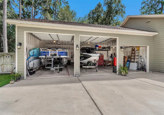 2nd image of 13957 Challenger Dr, Willis, TX 77318 | MLS# 50474272