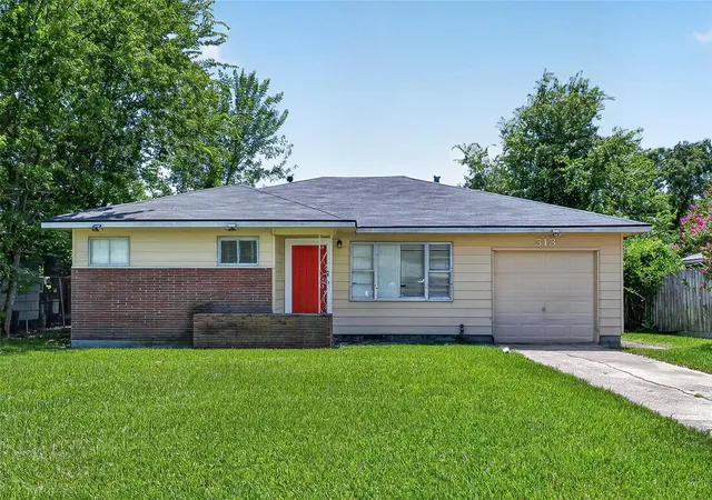 Photo 1 of Single family home for sale at 313 Greenbriar Dr, Baytown, TX 77520 | MLS# 9961469 | Listing updated on 2026-08-05