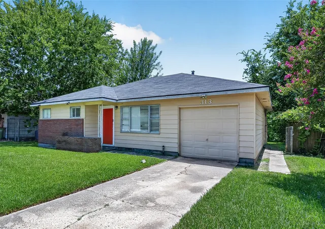 Photo 3 of Single family home for sale at 313 Greenbriar Dr, Baytown, TX 77520 | MLS# 9961469 | Listing updated on 2026-08-05