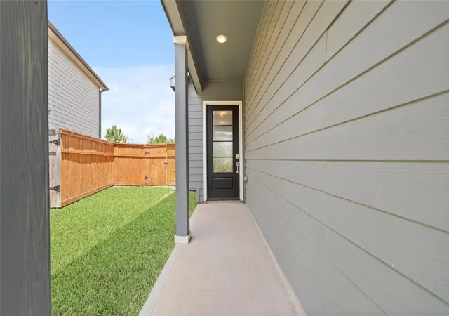 3rd image of 5719 Foggy Vine Ct, Fulshear, TX 77441 | MLS# 89827389