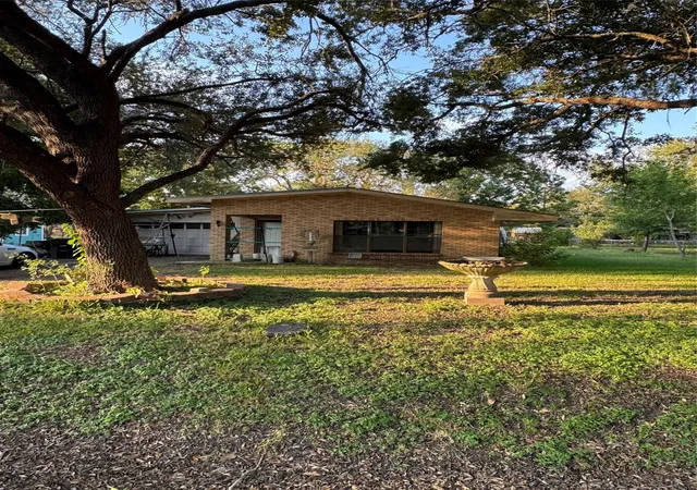 Photo 1 of Single family home for sale at 212 E Elizabeth Ave, Palacios, TX 77465 | MLS# 93567575 | Listing updated on 2026-08-28