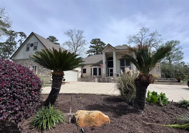 Photo 2 of Single family home for sale at 707 Fairway Oaks, Conroe, TX 77302 | MLS# 93050167 | Listing updated on 2026-09-11