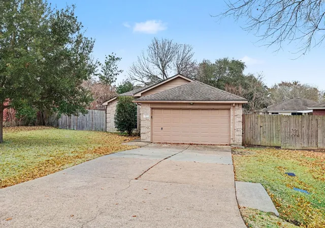Photo 3 of Single family home for sale at 322 Moonwalk St, Montgomery, TX 77356 | MLS# 75445565 | Listing updated on 2026-09-03