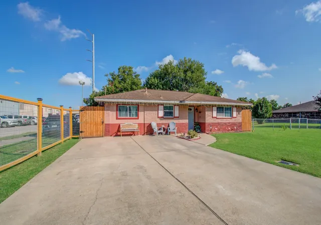 3rd image of 1115 Iowa St, South Houston, TX 77587 | MLS# 53036689