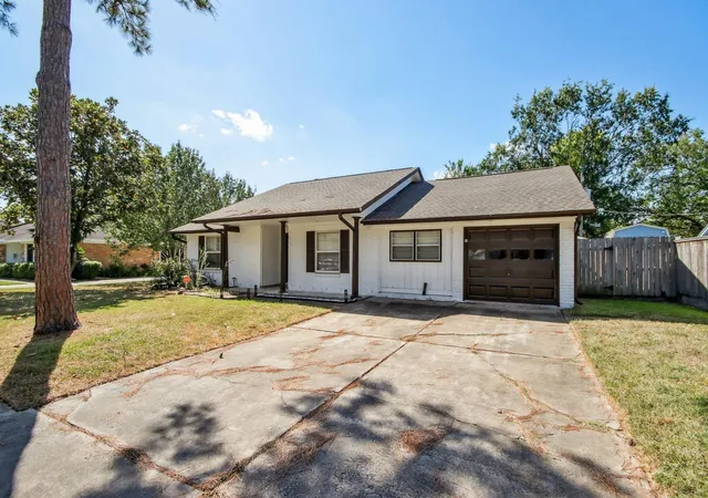 2nd image of 3320 Churchill St, Pearland, TX 77581 | MLS# 98421355