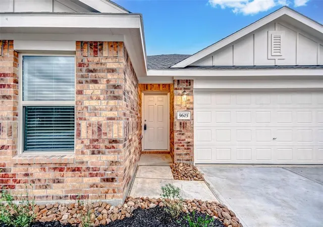 Photo 2 of Single family home for sale at 9603 Fulvetta Briar Ct, Baytown, TX 77521 | MLS# 15374572 | Listing updated on 2026-09-13