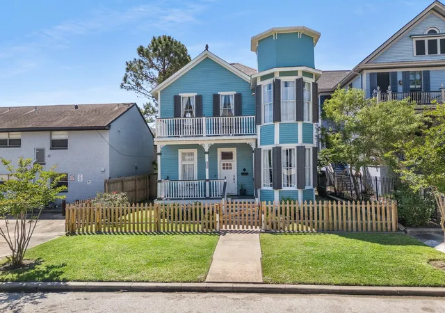 Photo 1 of Single family home for sale at 1911 Sealy St, Galveston, TX 77550 | MLS# 86434414 | Listing updated on 2026-08-08
