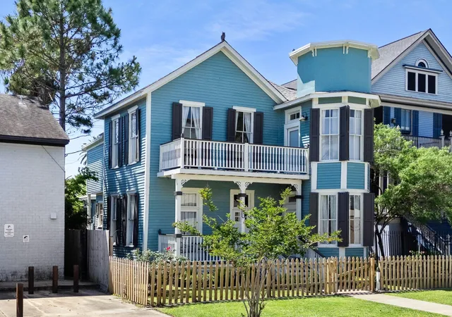 Photo 2 of Single family home for sale at 1911 Sealy St, Galveston, TX 77550 | MLS# 86434414 | Listing updated on 2026-08-08