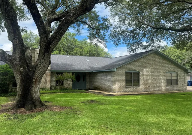 2nd image of 4 Shantilly Ln, Bay City, TX 77414 | MLS# 79857081