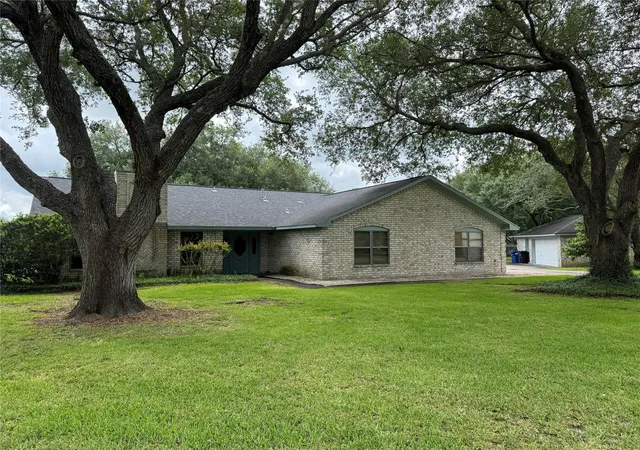 3rd image of 4 Shantilly Ln, Bay City, TX 77414 | MLS# 79857081