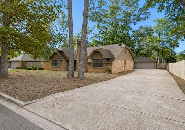 Photo 2 of Single family home for sale at 208 Cliffbrook Ln, Cleveland, TX 77327 | MLS# 48218205 | Listing updated on 2026-09-04