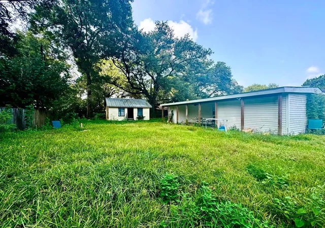 4th image of 112 Cravens Dr, Silsbee, TX 77656 | MLS# 96890649