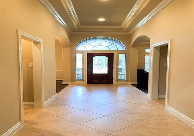 Photo 2 of Sale Pending at 13804 Lakewater Dr, Pearland, TX 77584 | MLS# 49173455 | Listing updated on 2025-09-20