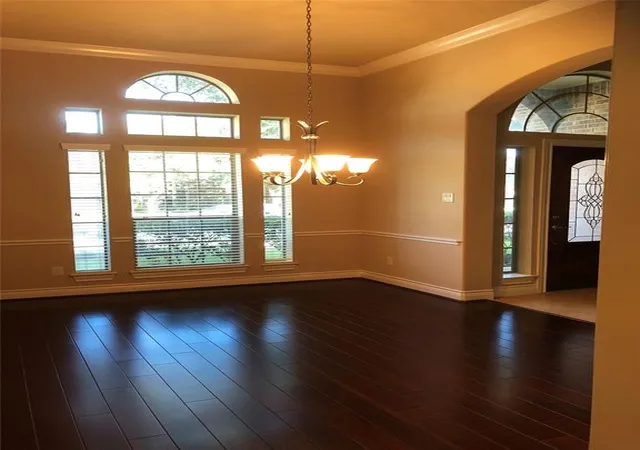 Photo 3 of Sale Pending at 13804 Lakewater Dr, Pearland, TX 77584 | MLS# 49173455 | Listing updated on 2025-09-20