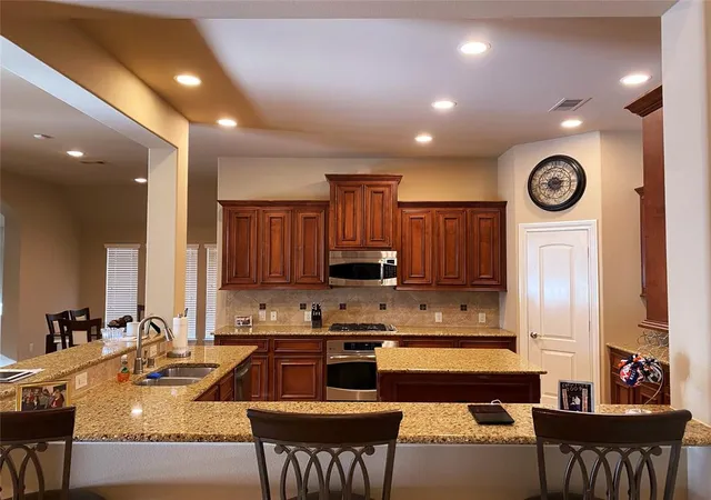 Photo 4 of Sale Pending at 13804 Lakewater Dr, Pearland, TX 77584 | MLS# 49173455 | Listing updated on 2025-09-20