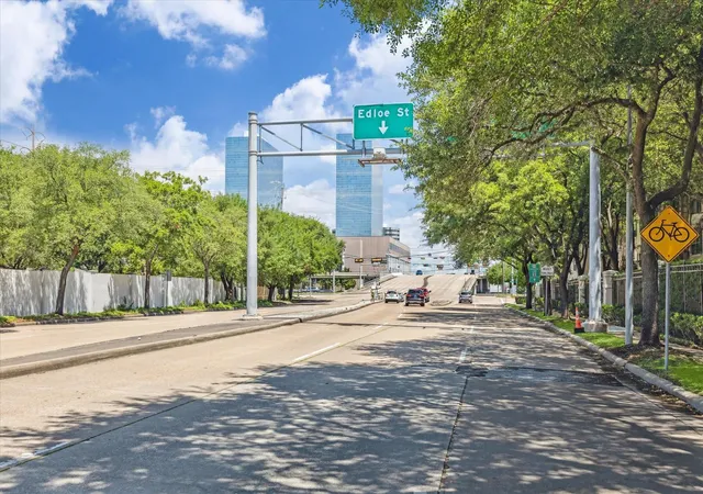 3rd image of 5135 Edloe St, Houston, TX 77005 | MLS# 9402079