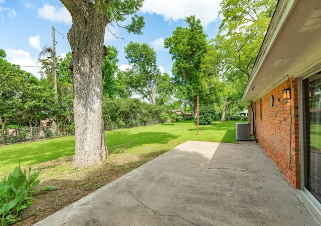 Homes for sale in Lake Jackson, TX | 120 Southern Oaks Dr, Lake Jackson, TX 77566 | MLS# 12007978