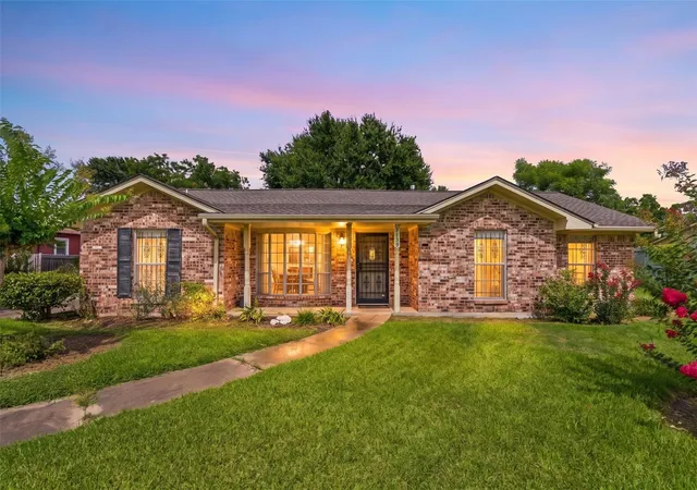 Photo 2 of Single family home for sale at 3139 Jeanetta St, Houston, TX 77063 | MLS# 62093189 | Listing updated on 2026-09-18