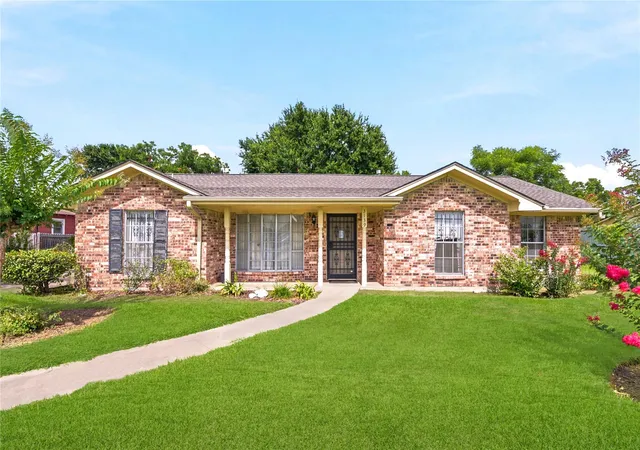 Photo 3 of Single family home for sale at 3139 Jeanetta St, Houston, TX 77063 | MLS# 62093189 | Listing updated on 2026-09-18