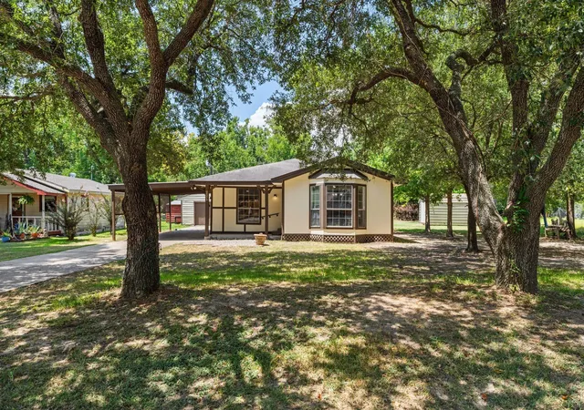 Photo 1 of Single family home for sale at 221 Oak Ridge Dr, Onalaska, TX 77360 | MLS# 68226769 | Listing updated on 2026-08-30