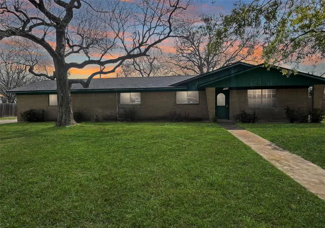 Homes for sale in Lake Jackson, TX | 109 Poppy St, Lake Jackson, TX 77566 | MLS# 97564562