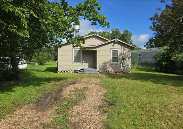 1st image of 115 S Dallas St, Bremond, TX 76629 | MLS# 83832402