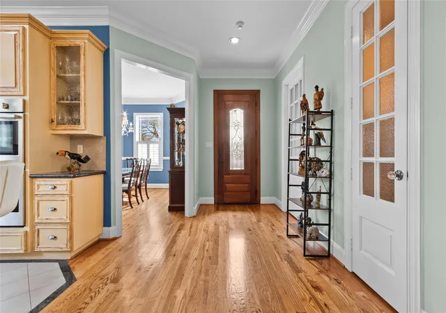3rd image of 319 W 10Th St, Houston, TX 77008 | MLS# 35759366