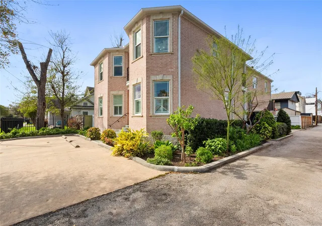 50th image of 319 W 10th St, Houston, TX 77008 | MLS# 35759366