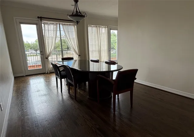 Photo 3 of Townhouse for sale at 4925 Travis St, Houston, TX 77002 | MLS# 36646406 | Listing updated on 2026-09-15
