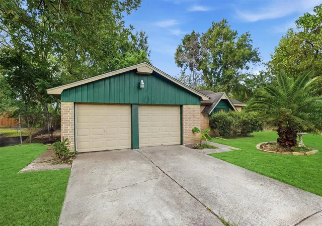 Photo 2 of Sale Pending at 12402 Enchanted Path Dr, Houston, TX 77044 | MLS# 98298377 | Listing updated on 2026-09-08