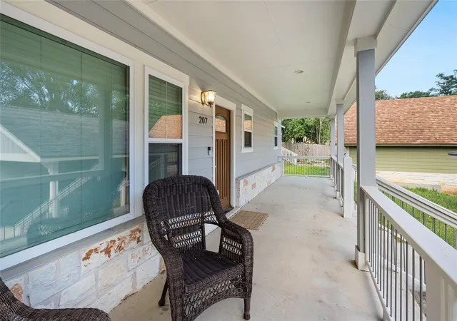 3rd image of 207 Yale St, San Marcos, TX 78666 | MLS# 60139232