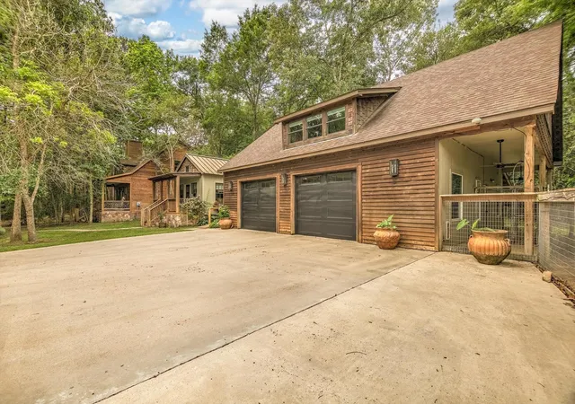 Photo 4 of Single family home for sale at 1881 NE Clayton St, Dayton, TX 77535 | MLS# 14610346 | Listing updated on 2026-09-15