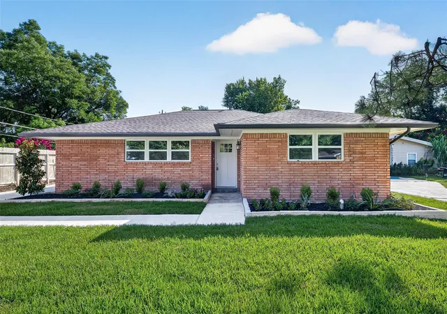 Photo 1 of Single family home for sale at 5427 Bliss St, Houston, TX 77017 | MLS# 94313821 | Listing updated on 2026-08-03