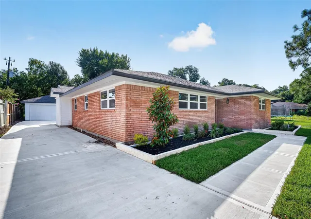 Photo 3 of Single family home for sale at 5427 Bliss St, Houston, TX 77017 | MLS# 94313821 | Listing updated on 2026-08-03