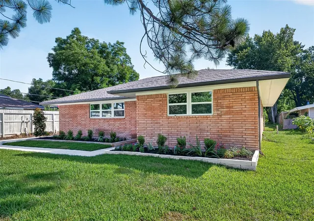 Photo 3 of Single family home for sale at 5427 Bliss St, Houston, TX 77017 | MLS# 94313821 | Listing updated on 2026-08-03