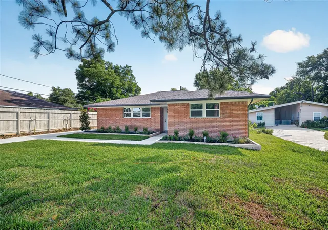 Photo 4 of Single family home for sale at 5427 Bliss St, Houston, TX 77017 | MLS# 94313821 | Listing updated on 2026-08-03
