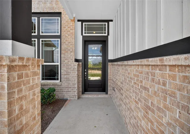 Photo 4 of Single family home for sale at 32451 Violet Dancer Ct, Fulshear, TX 77441 | MLS# 87520278 | Listing updated on 2026-09-01