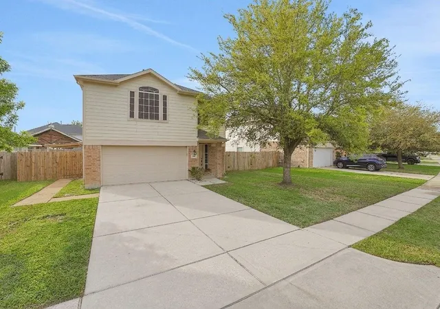 Homes for sale in Mont Belvieu, TX | 8227 Montego Bay Dr, Mont Belvieu, TX 77523 | MLS# 28890685