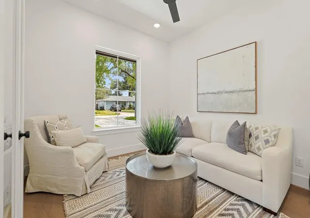 3rd image of 1850 Viking Dr, Houston, TX 77018 | MLS# 89176151