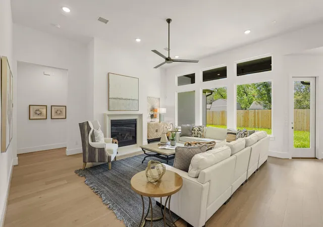 4th image of 1850 Viking Dr, Houston, TX 77018 | MLS# 89176151
