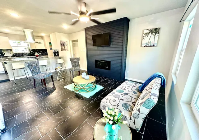 Photo 1 of Sale Pending at 10 Gulf Ln, Galveston, TX 77550 | MLS# 31513979 | Listing updated on 2026-09-15