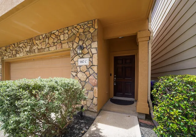 2nd image of 5817 Washington Ave #C, Houston, TX 77007 | MLS# 2030060