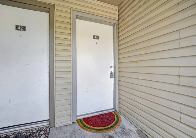 2nd image of 9707 Richmond Ave #44, Houston, TX 77042 | MLS# 60637444