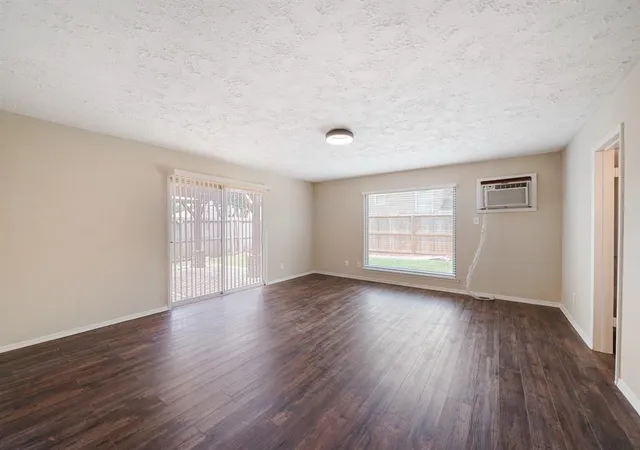 4th image of 10913 Idlewood Ct, La Porte, TX 77571 | MLS# 50687816