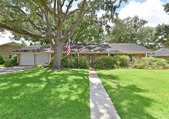 1st image of 1901 Laurel Oaks Dr, Richmond, TX 77469 | MLS# 98841568