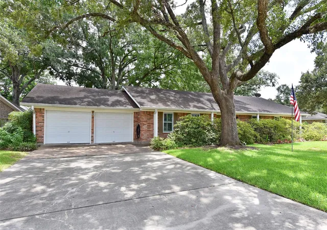 2nd image of 1901 Laurel Oaks Dr, Richmond, TX 77469 | MLS# 98841568