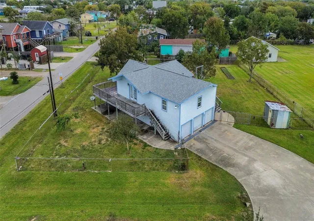 2nd image of 1045 12th St, Dickinson, TX 77539 | MLS# 10245721